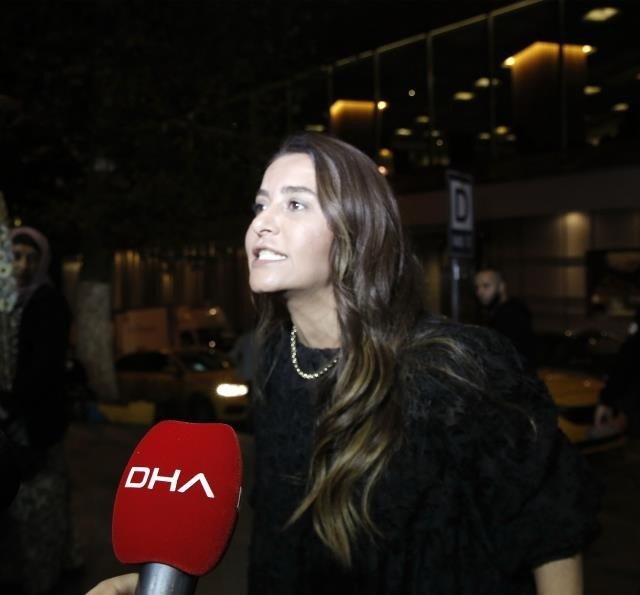 Gözaltına alınan kadın hakaret ettiği ve maske takmadığı için hakkında işlem yapılması için polis merkezine götürüldü.