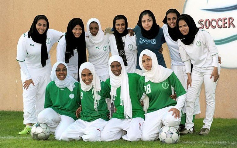 Cidde Kings United kadın futbol takımı oyuncuları.