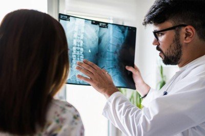 Tam kapalı omurga ameliyatı nedir?