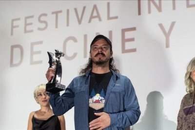 'Uzak Ülke' İspanya'dan 2 ödülle döndü