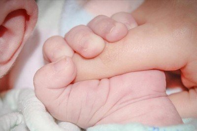 Emzirme döneminde Kovid-19'a karşı aşılanma anneyi ve bebeği koruyor