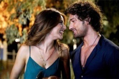 Ada Masalı'nın başrol oyuncuları Alp Navruz ve Ayça Ayşin Turan'ın aşkı belgelendi