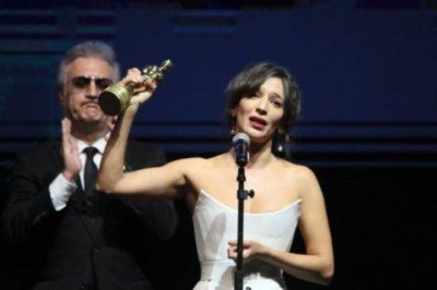 Nihal Yalçın'ın konuşması sırasında Tamer Karadağlı'nın tavırları gündem oldu! - Cumhuriyet