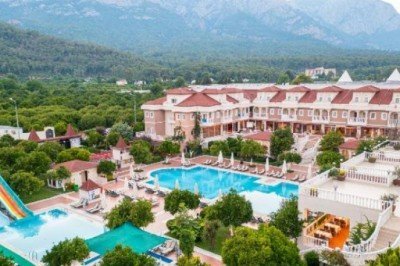 Yaz Tatillerinin Popüler Merkezi Kemer'deki Doğal Güzellikler