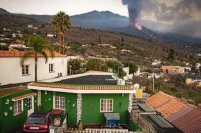 Cumbre Vieja Yanardağı'nın lavları La Palma Adası'ndaki riskleri artırıyor