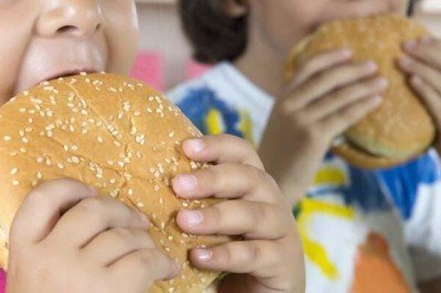 Fast-Food yiyecekler çocuk gelişimini etkiliyor