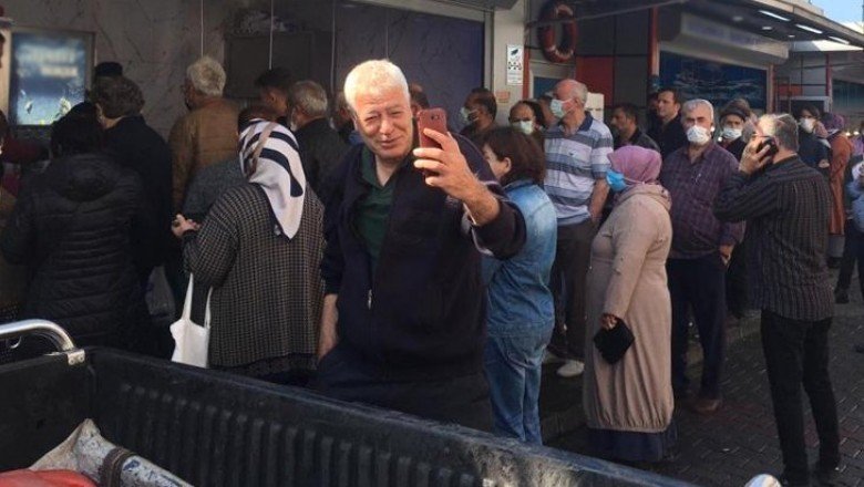 Hamsinin kilosu 5 TL'ye düştü! Vatandaşlar tezgahlara akın etti