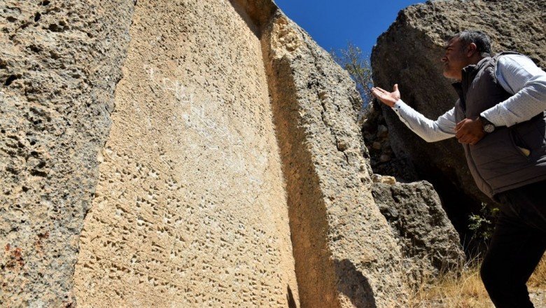 3 bin yıllık taş kitabe ilk günkü ihtişamını koruyor