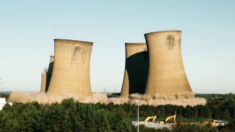 50 yıllık kuleler saniyeler içinde çöktü