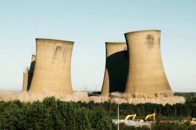 50 yıllık kuleler saniyeler içinde çöktü