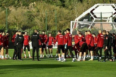 A Milli Futbol Takımı, Letonya maçı için Riga'ya gitti