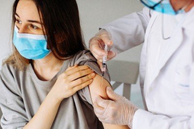 ABD'de üniversiteler öğrencileri aşıya teşvik etmeye çalışıyor