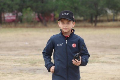 AFAD görevlisi olmayı hayal eden Kerem'e anlamlı hediye