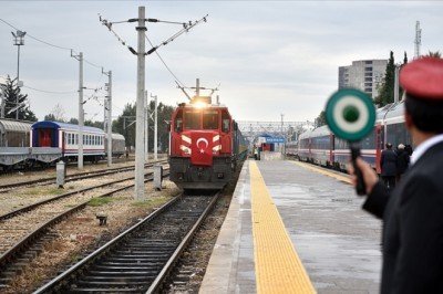 Bakü-Tiflis-Kars Demir Yolu'ndaki 'yapısal engeller' kalkacak, yük taşımacılığı artacak