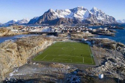 Dünyanın en ilginç futbol sahaları
