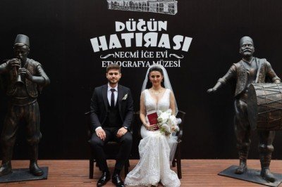 Edirne'de Rumeli ve Balkan düğünlerinin anlatıldığı Etnografya Müzesi'nde ilk nikah kıyıldı