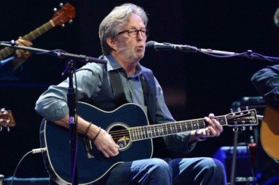 Eric Clapton'dan aşı karşıtı gruba bağış