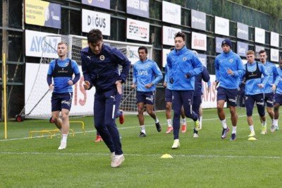 Fenerbahçe'de Tisserand takımla çalıştı