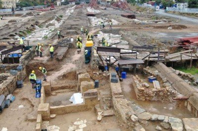 Haydarpaşa'da peronlar kaldırıldı sığınak, toplu mezarlar ortaya çıktı