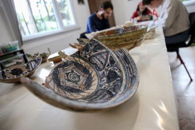 İznik çini fırınları kazısında kırmızı hamurlu seramikler bulundu