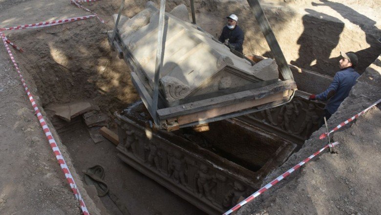 İznik'te Hisardere kazılarında iki lahit bulundu: Mumyalanmış 3 iskelet