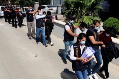 Jigolo olmak isteyen 182 kişi dolandırıldı: 1 milyon liralık vurgun