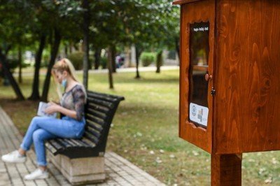 Karadağ'daki parklara seyyar kütüphaneler kuruldu