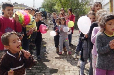 Karslı çocukların 'Noel Baba'ları: '180 köye ulaşarak çocuklara oyuncak dağıttık'