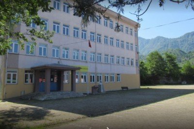 Kemalpaşa'da 'kaymakam öğretmeni sınıftan kovdu' iddiası