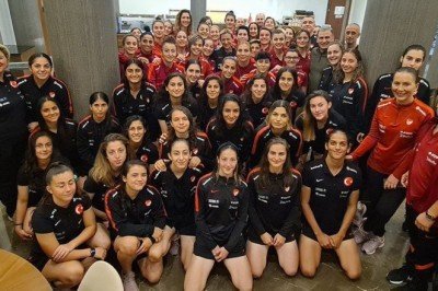 Kuntz'tan Kadın Milli Takımı'na ziyaret