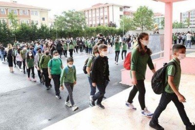 Milli Eğitim Bakanı Özer: 5 bin 900 kapatılan sınıf tekrar açıldı