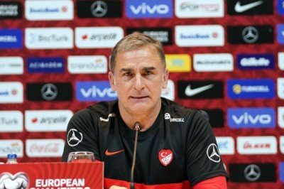 Stefan Kuntz: Takımın sahada yüksek kalitede oynamasını hedefliyorum