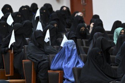 Taliban’dan üniversitelerde karma eğitim yasağı