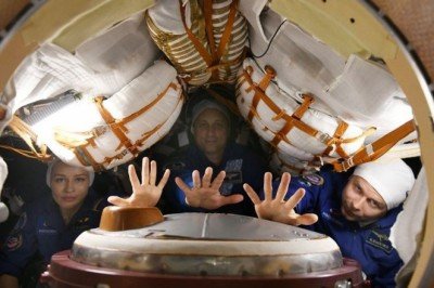 Vyzov (Sınanma) film ekibinin uzayda akşam yemeği