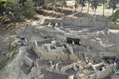 Yumuktepe Höyüğü, bugüne kadar 2 binin üzerinde eser verdi