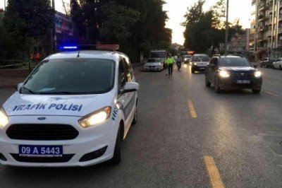 Eski eşinin kocasına otomobil ile çarparak 450 metre sürükledi