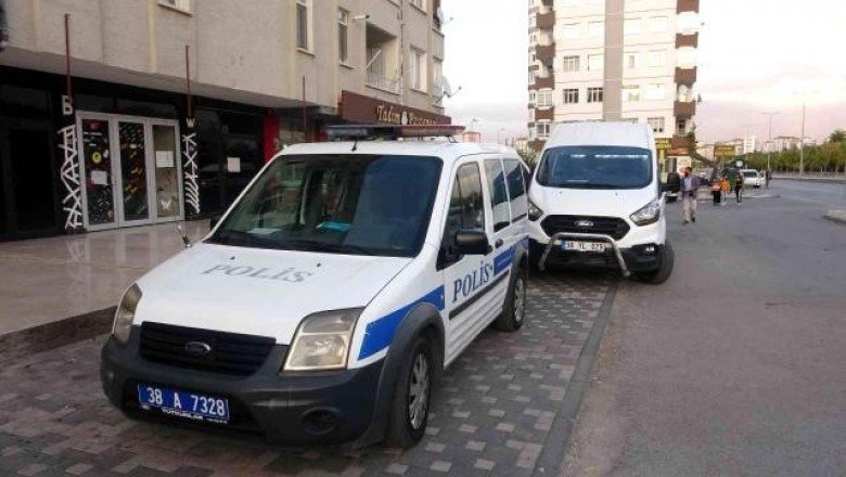 Üçüncü kattan beton zemine düşen 2 çocuk annesi yaşamını yitirdi