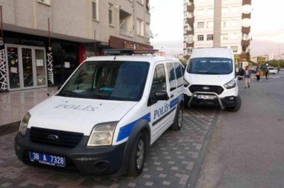 Üçüncü kattan beton zemine düşen 2 çocuk annesi yaşamını yitirdi