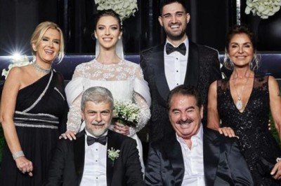 İbrahim Tatlıses, gelini Yasemin Şefkatli'ye düğün hediyesi olarak altın kemer takmış