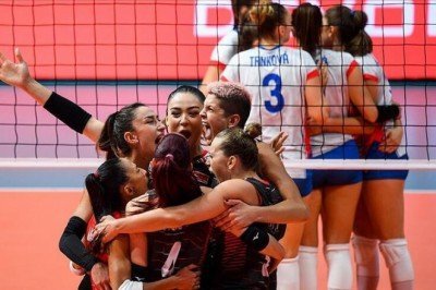 'Filenin Sultanları' yarı final maçında! Türkiye Sırbistan voleybol maçı ne zaman, saat kaçta?