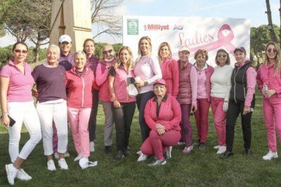 Kadın golfçüler sahada