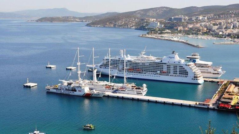 Kuşadası Limanı'na 16 ay sonra ilk kruvaziyer gemisi yanaştı
