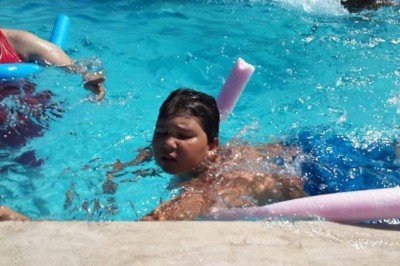Özel çocukların havuz kefyi