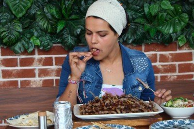 2019 rekorunu geride bıraktı: 37 dakikada 247 adet çöp şiş yedi