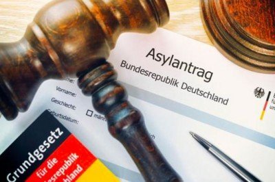 Almanya'ya 100 binden fazla iltica başvurusu