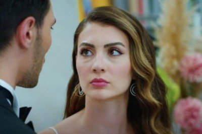 Burcu Özberk Kimdir, Nereli, Kaç Kilo, Hangi Dizide Oynuyor?