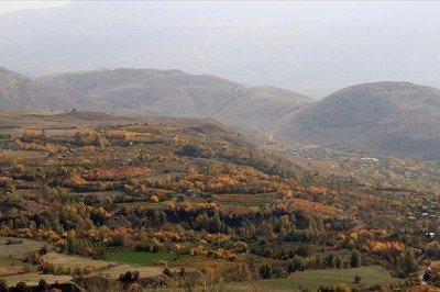 Erzincan'ın yüksek kesimlerinde sonbahar renkleri havadan görüntülendi