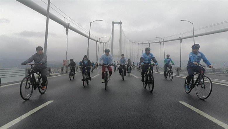 İklim değişikliğine dikkati çekmek için Osmangazi Köprüsü'nde pedal çevirdiler