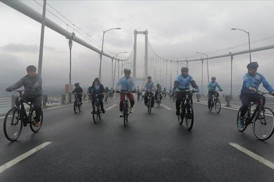 İklim değişikliğine dikkati çekmek için Osmangazi Köprüsü'nde pedal çevirdiler