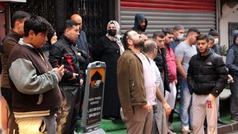 Kağıthane'de yangın! Vatandaşlar sokağa döküldü